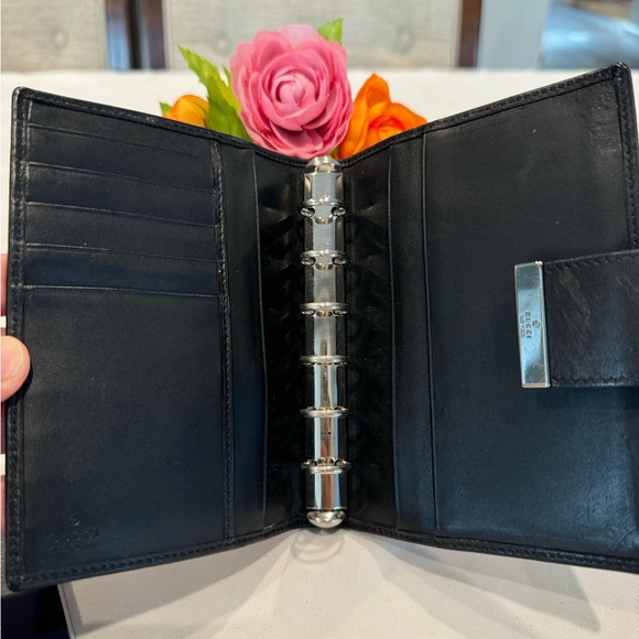 Authentic Gucci agenda passport wallet - Picture 9 of 12